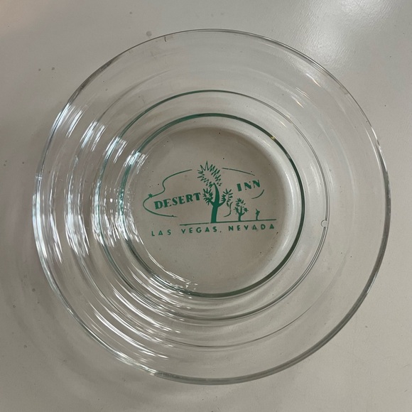 Wilbur Clark's Desert Inn Las Vegas, Nevada Souvenir Matchbook Ashtray Set - Picture 2 of 8